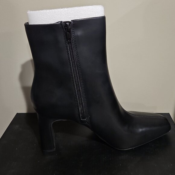 Womens boots - Picture 2 of 2